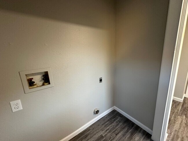 Building Photo - Ernest Properties 2 (295 Mooring Cir)