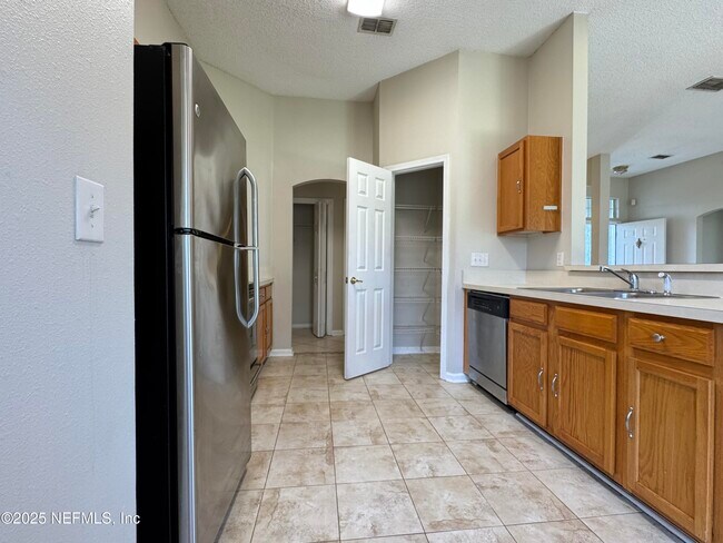 Building Photo - 6835 Otters Den Ct N