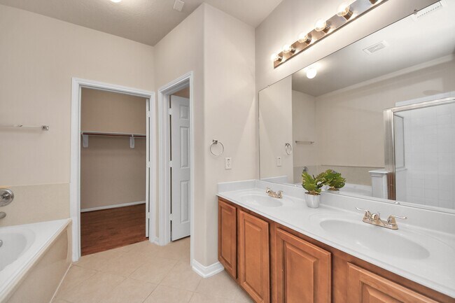 Building Photo - 822 Glen Abbey Dr