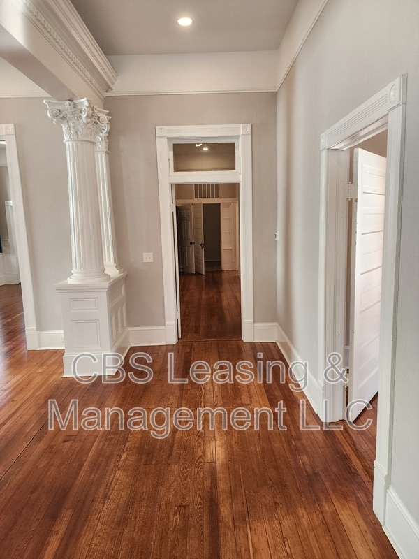 Building Photo - 2908 10th Ave