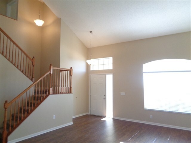 Building Photo - 12613 Longcrest Dr