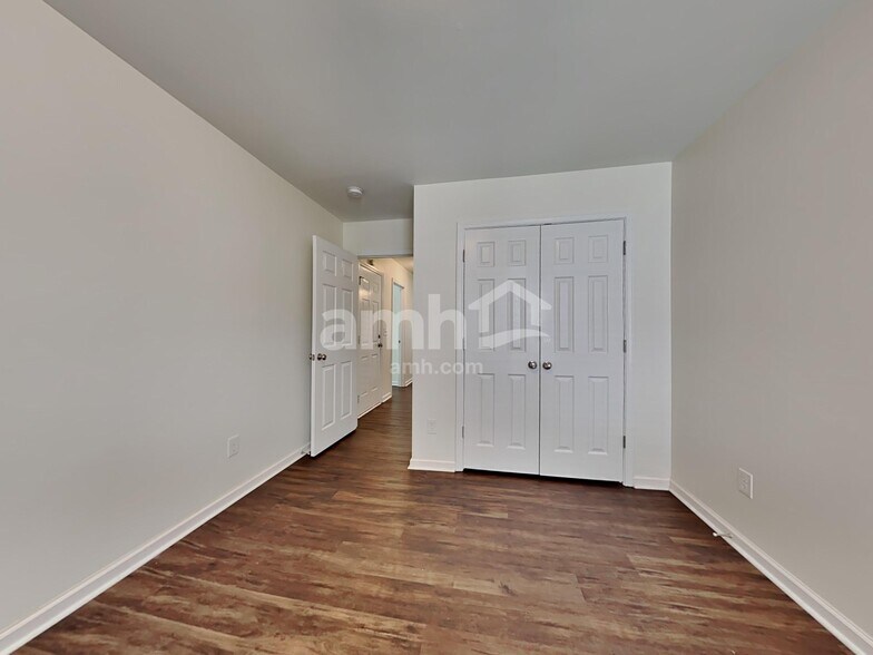 Building Photo - 129 Charlesfort Way