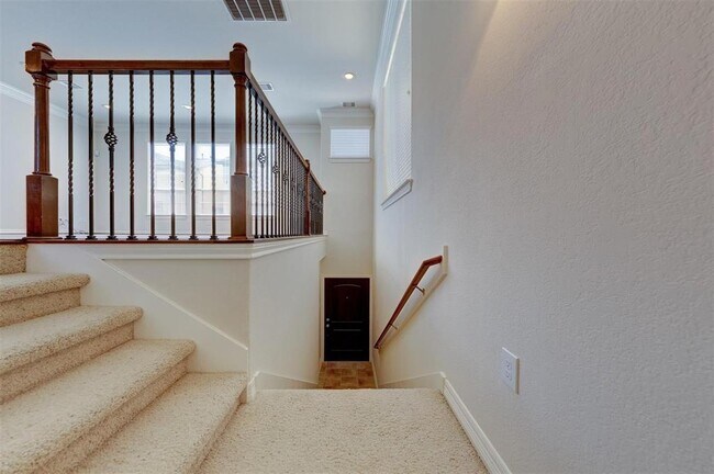Building Photo - 3117 Clearview Cir