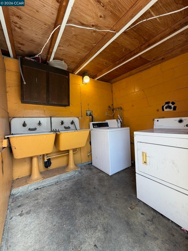 Building Photo - 529 Carolina St