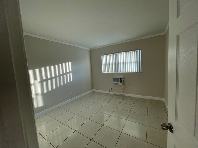 Building Photo - 2b1b Apartment -Now Available- Located in San Souci/ North Miami *Great Location*