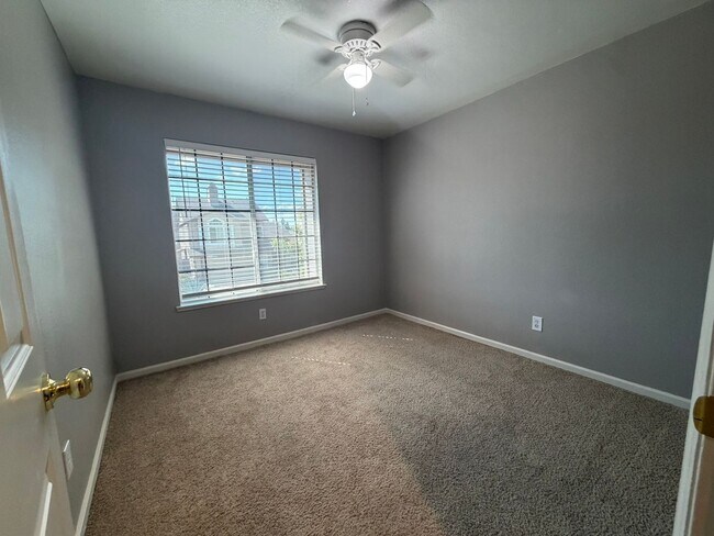 Building Photo - 8420 Oak Flat Way