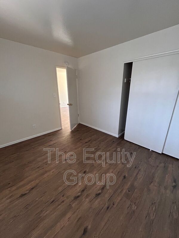 Building Photo - 321 E Elm St