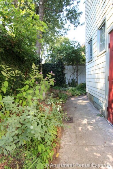 Building Photo - 12 A Saginaw Ave