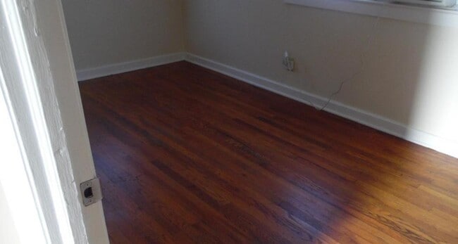 Building Photo - 208 Miller St