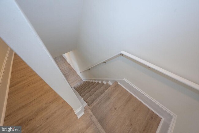 Building Photo - 717 Miller St