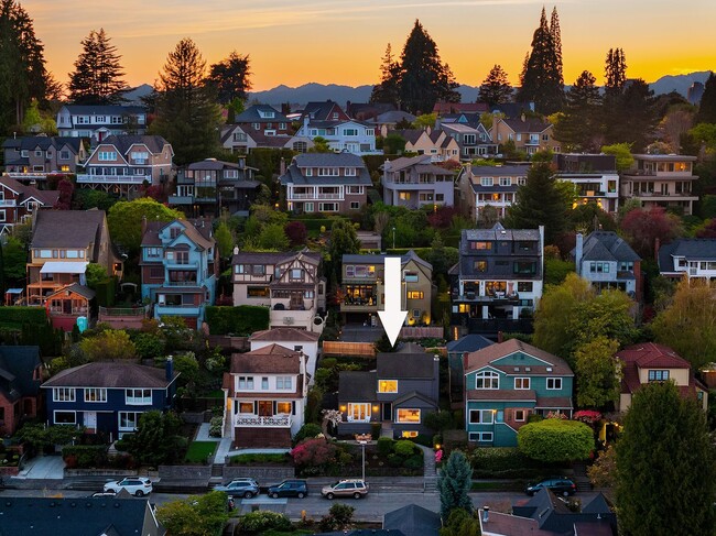 Building Photo - Laurelhurst View Home