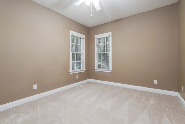 Building Photo - 604 Beautyberry Ln