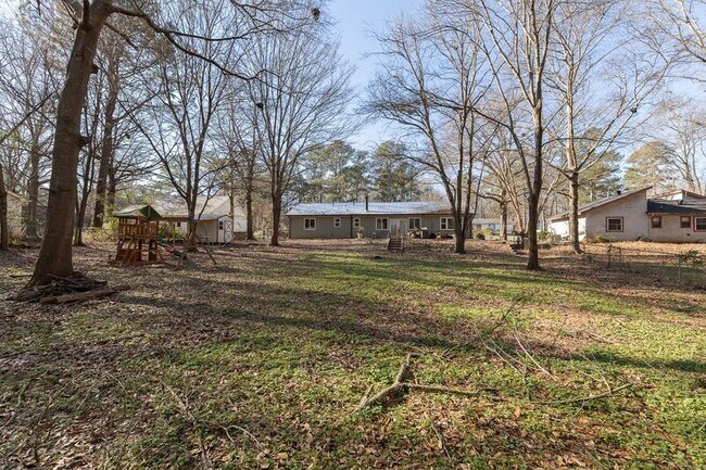 Building Photo - 148 VFW Dr