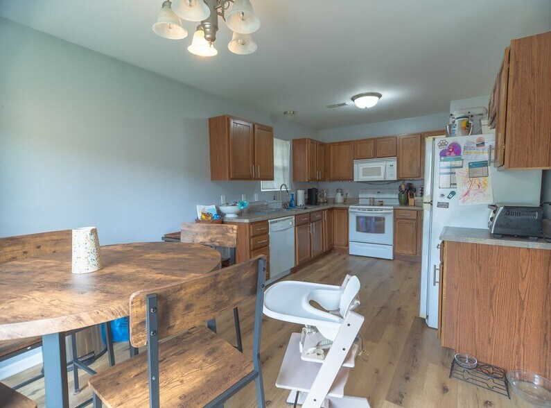 Building Photo - 5104 Opal Dr