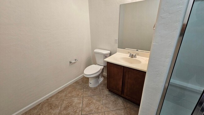 Building Photo - Adorable Single Level Condo  Close to Summerlin!!!