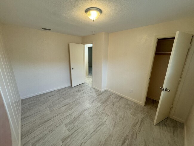 Building Photo - 970 Butia St