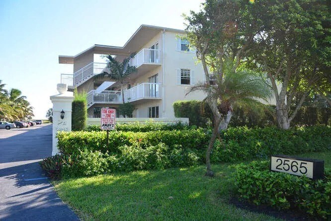 Building Photo - 2565 S Ocean Blvd