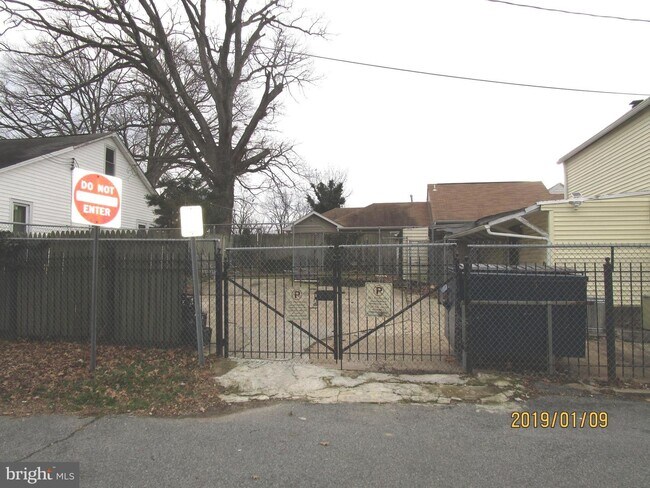 Building Photo - 4259 Southern Ave SE