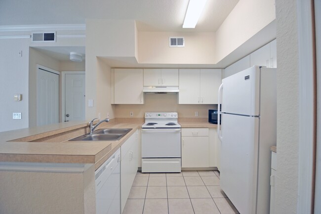 Building Photo - 1 Bedroom 1 Bathroom condo in luxury gated community