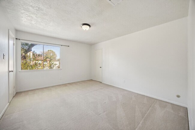 Building Photo - 12826 Westmere Dr