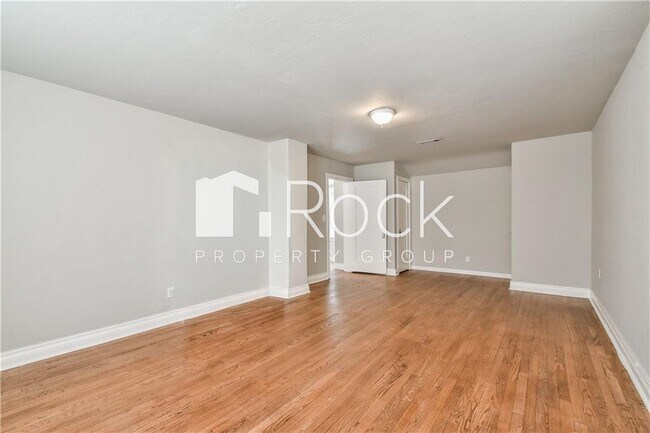Building Photo - Beautifully Remodeled 4-Bedroom Home near ...