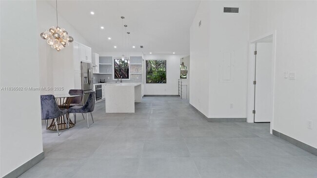 Building Photo - 15533 N Miami Lakeway