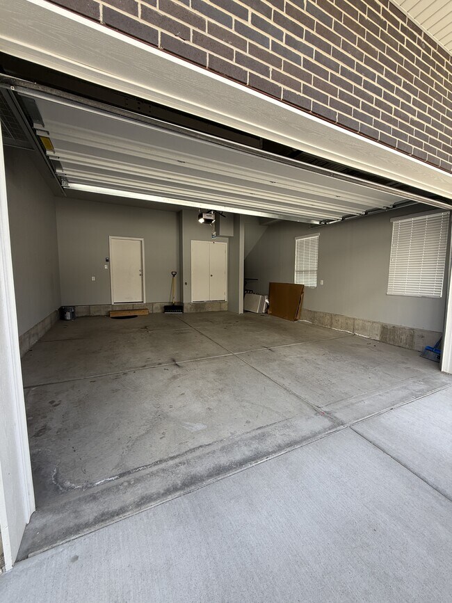 Building Photo - 63 E Hamblin Ln
