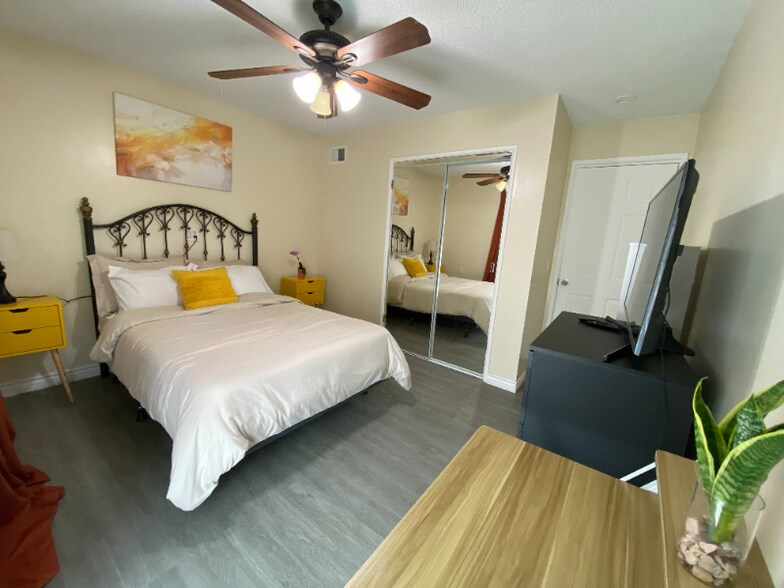 Building Photo - 11941 S Della Ln