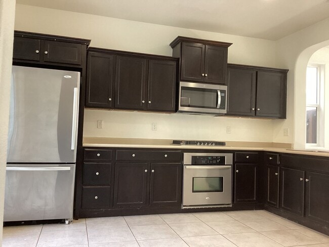 Building Photo - 1587 Etchings Way