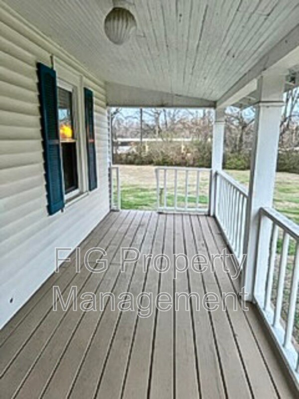 Building Photo - 444 Louisville Road
