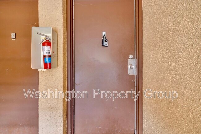 Building Photo - 2200 Castle Rock Square