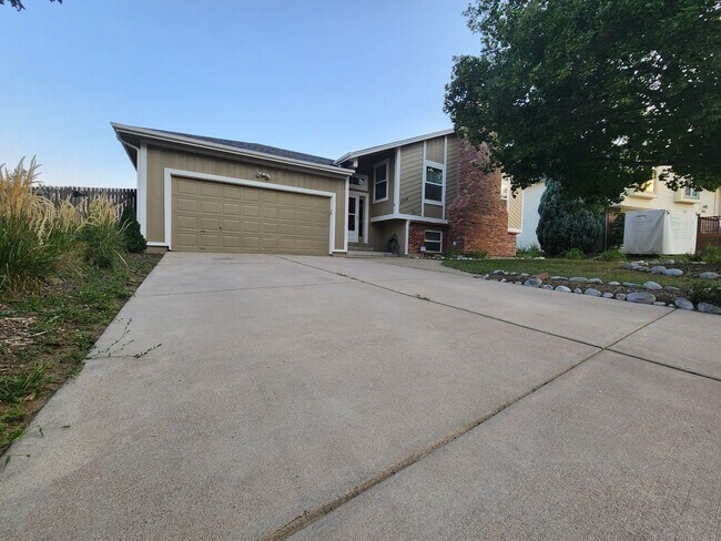 !! NEW PRICE DROP!! Huge 3 Bed 2 Bath Hom... - !! NEW PRICE DROP!!  Huge 3 Bed 2 Bath Hom...