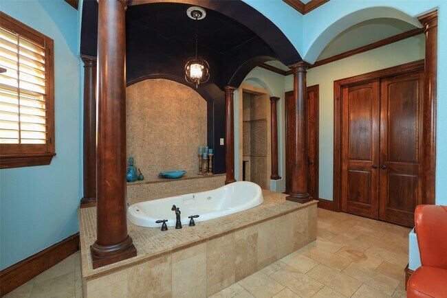 Building Photo - 22 Post Shadow Estate Dr