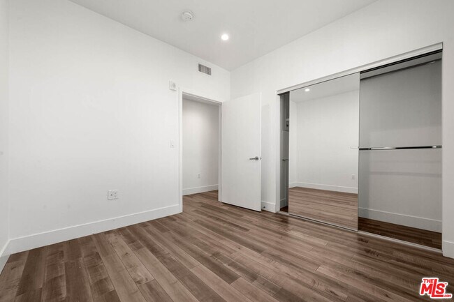 Building Photo - 1215 S Bedford St