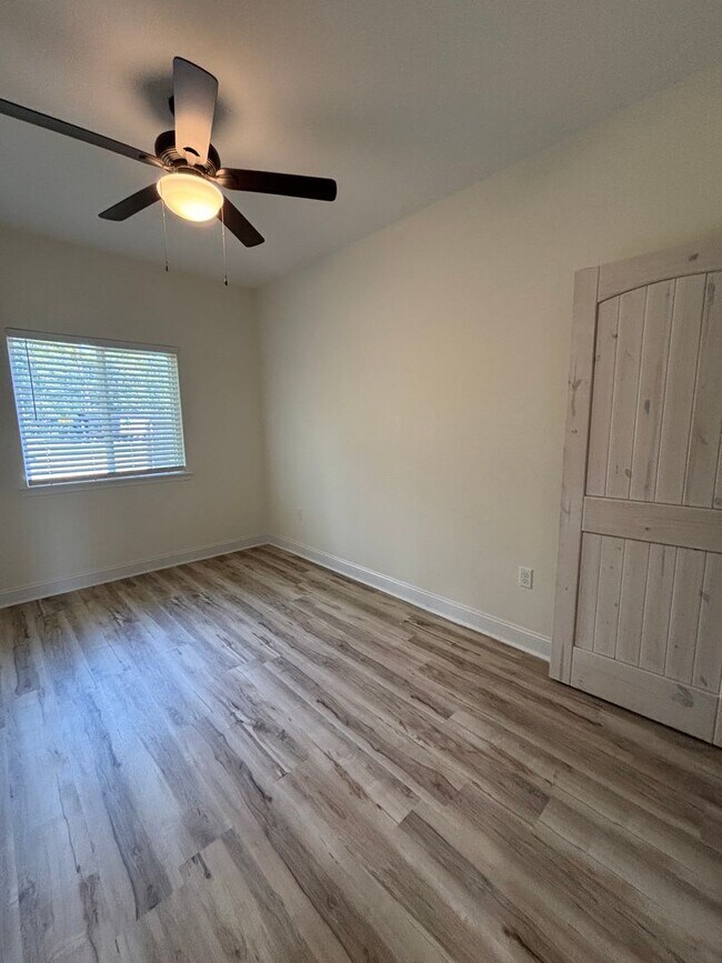 Building Photo - Brand New 3 Bedroom, 2 Bathroom Duplex in ...