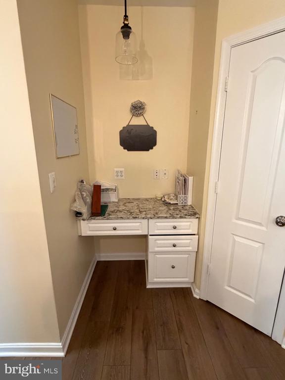 Building Photo - 400 Symphony Cir