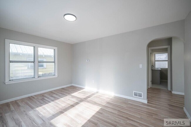 Building Photo - 187 3rd St