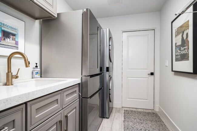 Building Photo - 76 Princeton Dr