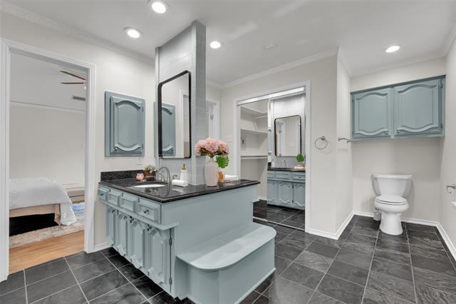Building Photo - 9511 Robin Meadow Dr