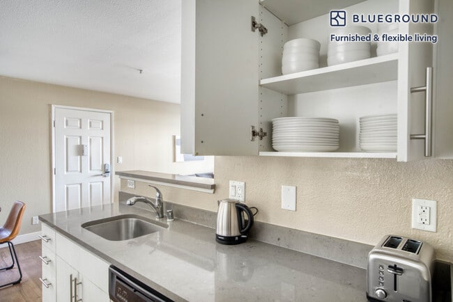 Building Photo - 801 Church St