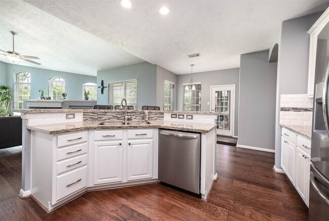 Building Photo - 3403 E Cedar Hollow Dr