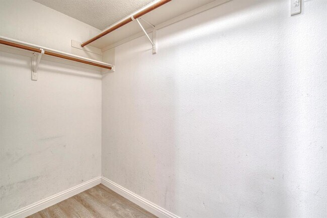 Building Photo - 16205 Glorious Ln