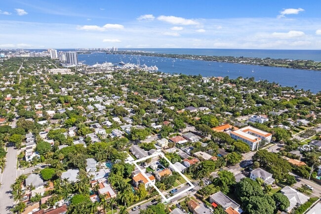 Building Photo - 419 30th St