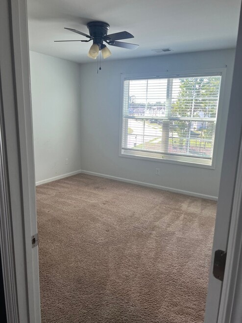Building Photo - 214 Great Bend Dr