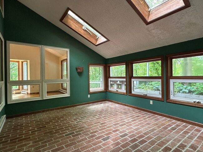 Building Photo - 286 N Bridebrook Rd