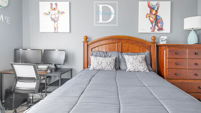 Building Photo - 145 Riverhaven Dr