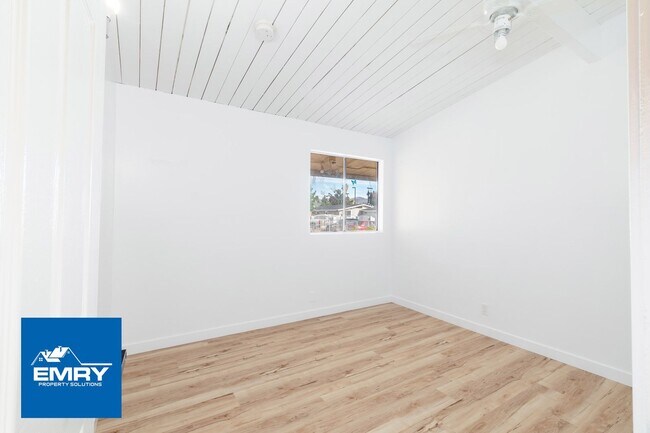 Building Photo - GREAT LOCATION 4 BEDROOM 2 BATH HOME IN WH...