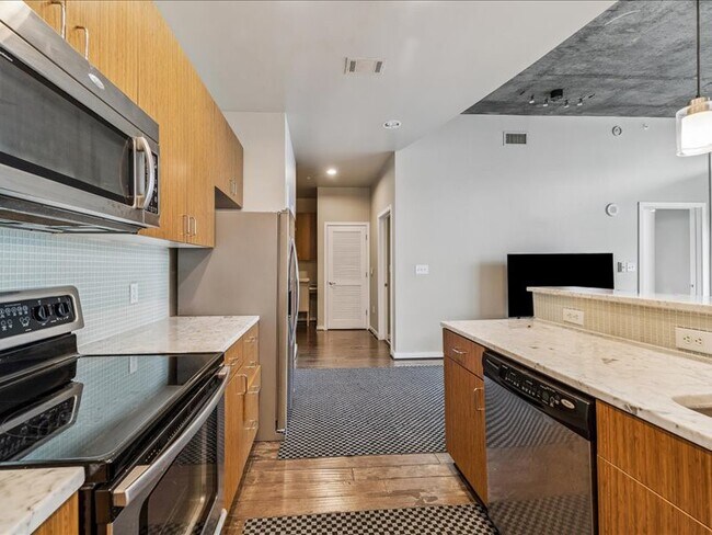 Building Photo - 5925 Almeda Rd