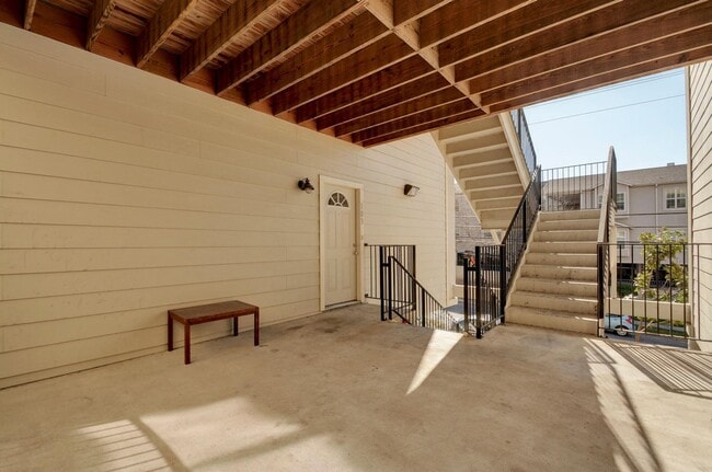 Building Photo - West Campus Gem!!!