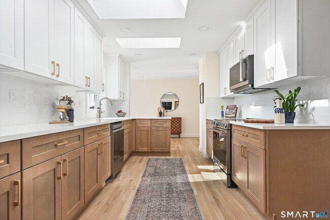Building Photo - 8 Millard St